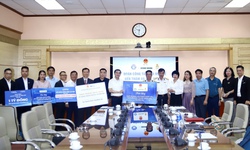 Bộ Y tế tiếp nhận nghĩa tình từ đất liền, chuẩn bị cho chuyến công tác tại Trường Sa