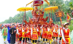 Linh thiêng lễ rước kiệu ở Đền Hùng