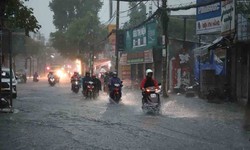 Miền Trung tiếp tục mưa dông, miền Bắc có nắng gián đoạn