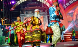 Rực rỡ 'Thanh âm nguồn cội' trong đêm hội đường phố Đất Tổ