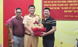 CSGT Quảng Ninh dùng xe đặc chủng mở đường đưa sản phụ chuyển dạ đến viện cấp cứu