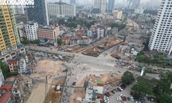 Cận cảnh khu vực cầu vượt Vành đai 1 xung đột với metro số 5 Văn Cao - Hòa Lạc 