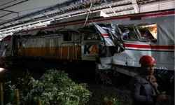 Hai tàu hỏa va chạm gần thủ đô Indonesia, hơn 80 người thương vong