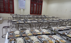 Nỗi lòng người thầy trước giới hạn đạo đức bên khay cơm của trẻ