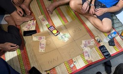 Sát phạt 'bầu cua' ngay trên điện thoại, 8 người bị bắt quả tang