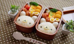 Lo ngại thịt bẩn, phụ huynh dậy từ 5 giờ sáng nấu cơm cho con đem đến trường