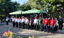 Thứ trưởng Trần Văn Thuấn: Sự cống hiến của cán bộ y tế ở Trường Sa là nguồn nội lực mạnh mẽ để phát triển hệ thống y tế biển đảo