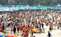 Biển Đồ Sơn chật kín du khách về nghỉ lễ