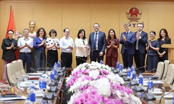 Bộ trưởng Đào Hồng Lan tiếp Đại sứ Vương quốc Anh tại Việt Nam, thúc đẩy hợp tác y tế song phương