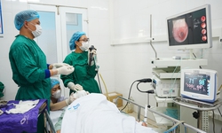 Gắp thành công dị vật phế quản ở vị trí hiếm gặp