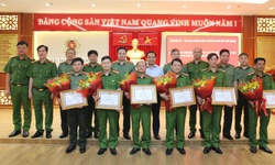 Chủ tịch UBND TPHCM khen thưởng Ban chuyên án phá nhanh vụ nổ súng do 2 người nước ngoài gây án