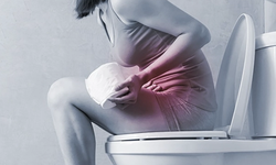 Vì sao phụ nữ mãn kinh dễ bị táo bón?