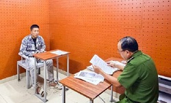 Khách đi xe ôm bất ngờ tấn công tài xế, cướp xe điện giữa đêm khuya