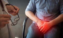 Tưởng viêm da suốt 2 năm, người đàn ông phát hiện ung thư hiếm gặp vùng kín