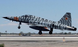 Vì sao Hải quân Mỹ buộc phải cho loạt tiêm kích F-5 Tiger II 'về hưu'?