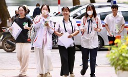 Ảnh: Thí sinh rạng rỡ đi làm thủ tục dự thi tốt nghiệp THPT năm 2026