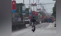 Buông cả hai tay, đánh võng giữa đường, nam thanh niên trả giá đắt