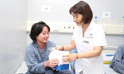 Mang Tết yêu thương đến với trẻ em đang điều trị tại bệnh viện