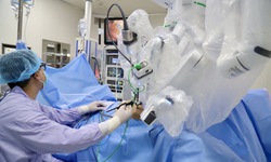 Chủ quan với dấu hiệu đi ngoài ra máu, người đàn ông 42 tuổi 'sốc' vì ung thư trực tràng