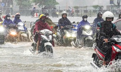 Cảnh báo ngập lụt nhiều tuyến phố nội thành Hà Nội do mưa lớn