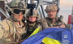 Ukraine tuyên bố cắm cờ tại một vị trí chiến lược quan trọng ở Biển Đen sau khi quân Nga rút lui