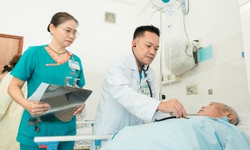 Hai cụ ông cận kề cái chết vì bệnh tim mạch được cứu sống bằng kỹ thuật hiện đại