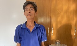 Kiểm tra taxi, phát hiện bình rượu ngâm rắn hổ mang chúa