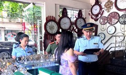 Gần 200 đồng hồ nghi giả mạo thương hiệu nổi tiếng bày bán công khai