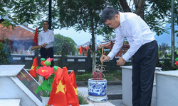 Thủ tướng Lê Minh Hưng dâng hương tri ân các Anh hùng liệt sĩ tại Nghĩa trang quốc gia Vị Xuyên