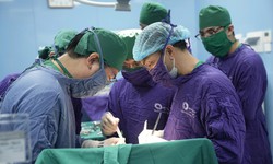 Phẫu thuật thành công ca sỏi san hô thận lớn cho bệnh nhân 74 tuổi