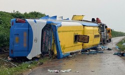 Thủ tướng yêu cầu làm rõ nguyên nhân vụ lật xe khách khiến 4 người tử vong