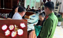 Cụ bà 70 tuổi đi bán 19 chỉ vàng vì tin lời 'công an'