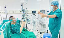 Mang bình oxy đi từ Nam ra Bắc tìm sự sống, người đàn ông 59 tuổi được hồi sinh từ nghĩa cử của cô gái 22 tuổi