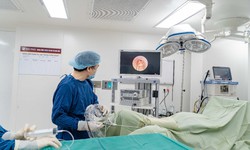 Cuộc chạy đua với thời gian và hành trình hơn 30 năm của một chuyên gia ngoại tiết niệu