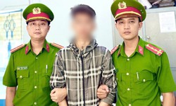 Mâu thuẫn sau trận bóng giao hữu, 2 thiếu niên chém cầu thủ đội bạn nguy kịch rồi bỏ trốn