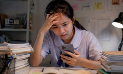 Vì sao học sinh dễ căng thẳng hơn trong thời đại số?