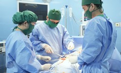 Phẫu thuật thành công ca ung thư trực tràng xâm lấn đa tạng