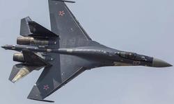 Khoảnh khắc tiêm kích Su-35 Nga truy đuổi UAV FP-1 Ukraine trên bầu trời Leningrad