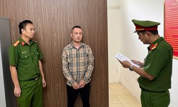 Bắt 2 đối tượng thuê xe tải khai thác quặng trái phép, thu lợi hơn 6 tỷ đồng