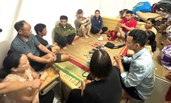 Bắt quả tang 11 đối tượng đánh bạc bằng xóc đĩa tại nhà dân