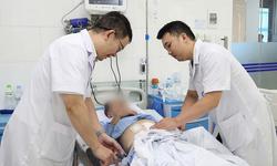 Cụ ông thủng ruột sau bữa canh cá, bác sĩ cảnh báo biến chứng nguy hiểm