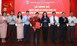 Bộ trưởng Đào Hồng Lan trao quyết định bổ nhiệm Giám đốc Bệnh viện Y học cổ truyền Trung ương