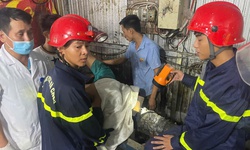 Nam thanh niên mắc kẹt tay trong máy tái chế hạt nhựa suốt nhiều giờ ở Huế