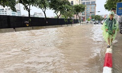 Hoàn lưu rìa xa của bão số 1 gây mưa dông cho Thủ đô Hà Nội chiều nay