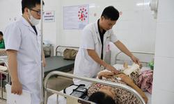 Bóc tách khối u nặng gần 3kg trong bụng người phụ nữ 51 tuổi