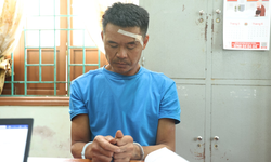 Dùng rựa chém bị thương 2 cán bộ công an rồi cố thủ trong nhà