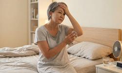 7 sự thật bất ngờ về chứng đổ mồ hôi ban đêm ở phụ nữ mãn kinh