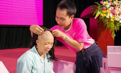 Trao tóc giả cùng nhiều phần quà ý nghĩa đến bệnh nhân ung thư