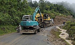 Mưa lớn gây tắc 11 điểm trên Quốc lộ 6, nhiều tuyến đường miền núi bị sạt lở