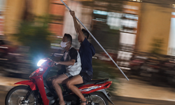 Xác minh nhóm thanh niên cầm vật giống hung khí náo loạn đường phố tại Bắc Ninh
